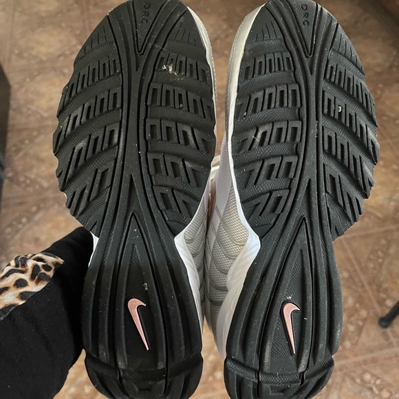 Woman’s Nike shoes - Picture 3 of 4